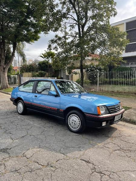Chevrolet Monza S/R venezuelano do colecionador Alexandre Badolato; Lote chegou para venda no Brasil em 1989, antes da abertura do mercado - Arquivo pessoal