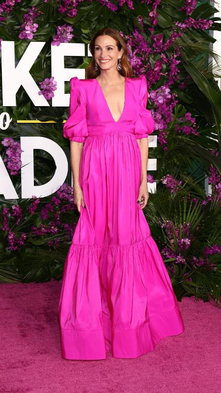 Decote profundo de Julia Roberts e looks 'naked dress': o que está na moda?