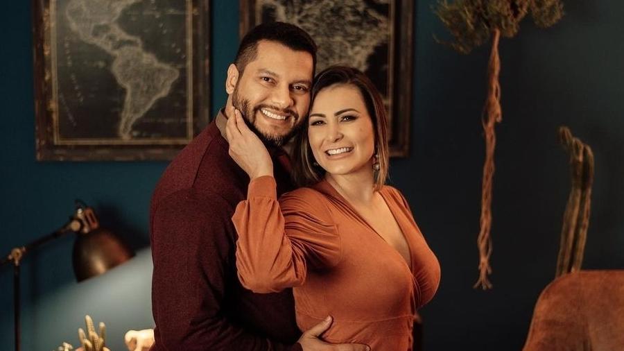 Andressa Urach, que está internada há duas semanas, posa com o marido, Thiago - Reprodução/Instagram