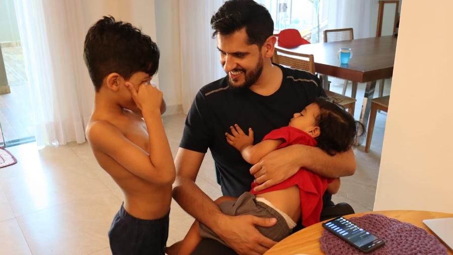 Marlon Camacho e filhos: muitos aprendizados com paternidade chamada hoje de conectada ou ativa Marlon Camacho e filhos: muitos aprendizados com paternidade chamada hoje de conectada ou ativa