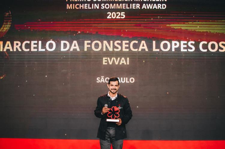O sommelier do Evvai foi escolhido como o profissional do ano na categoria pelo Guia Michelin O sommelier do Evvai foi escolhido como o profissional do ano na categoria pelo Guia Michelin