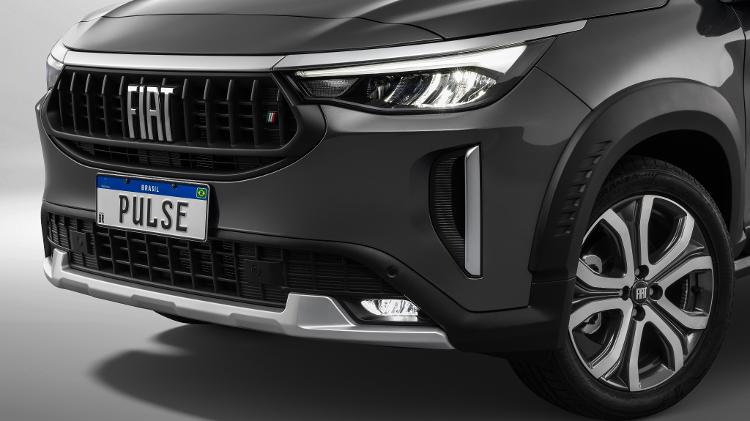 Detalhe da dianteira da versão Impetus, que continua equipada exclusivamente com motor 1.0 turbo flex híbrido leve Detalhe da dianteira da versão Impetus, que continua equipada exclusivamente com motor 1.0 turbo flex híbrido leve