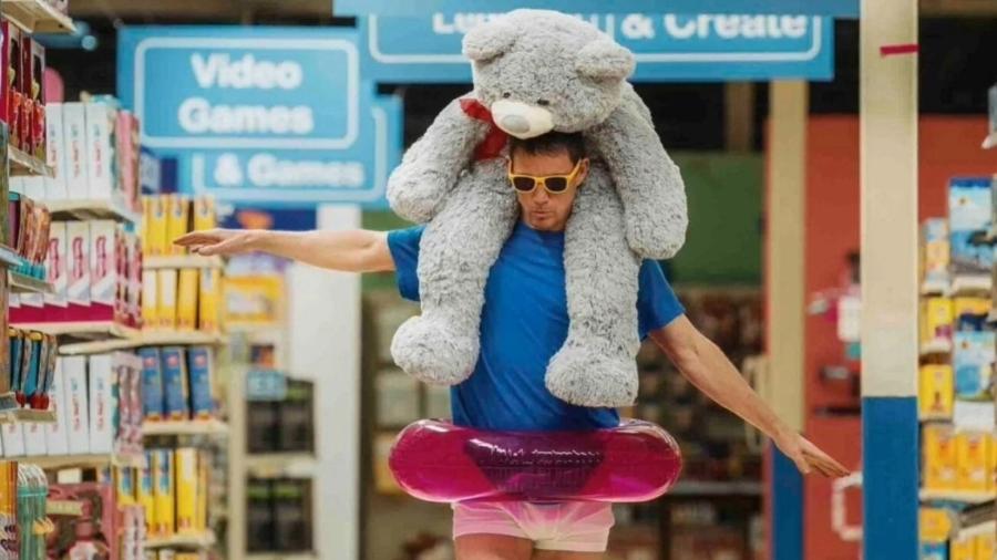 Channing Tatum interpreta o criminoso escondido numa loja de brinquedos em 'O Bom Bandido' Channing Tatum interpreta o criminoso escondido numa loja de brinquedos em 'O Bom Bandido'