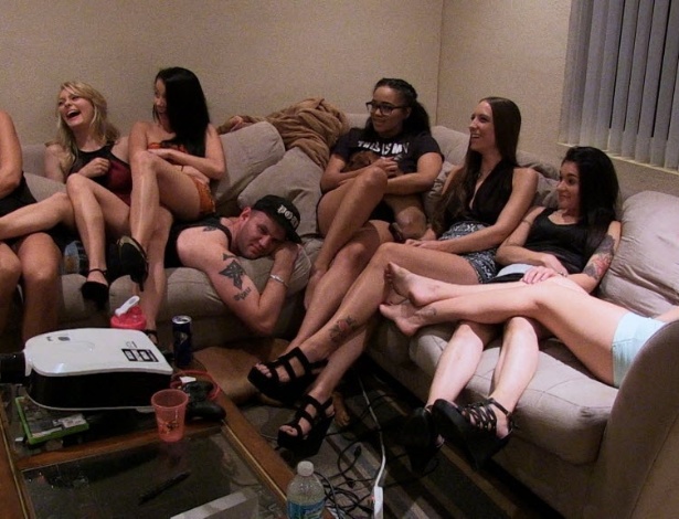 Cena do documentário "Hot Girls Wanted", que mostra envolvimento de garotas com o mundo da pornografia em Miami - Divulgação/Netflix