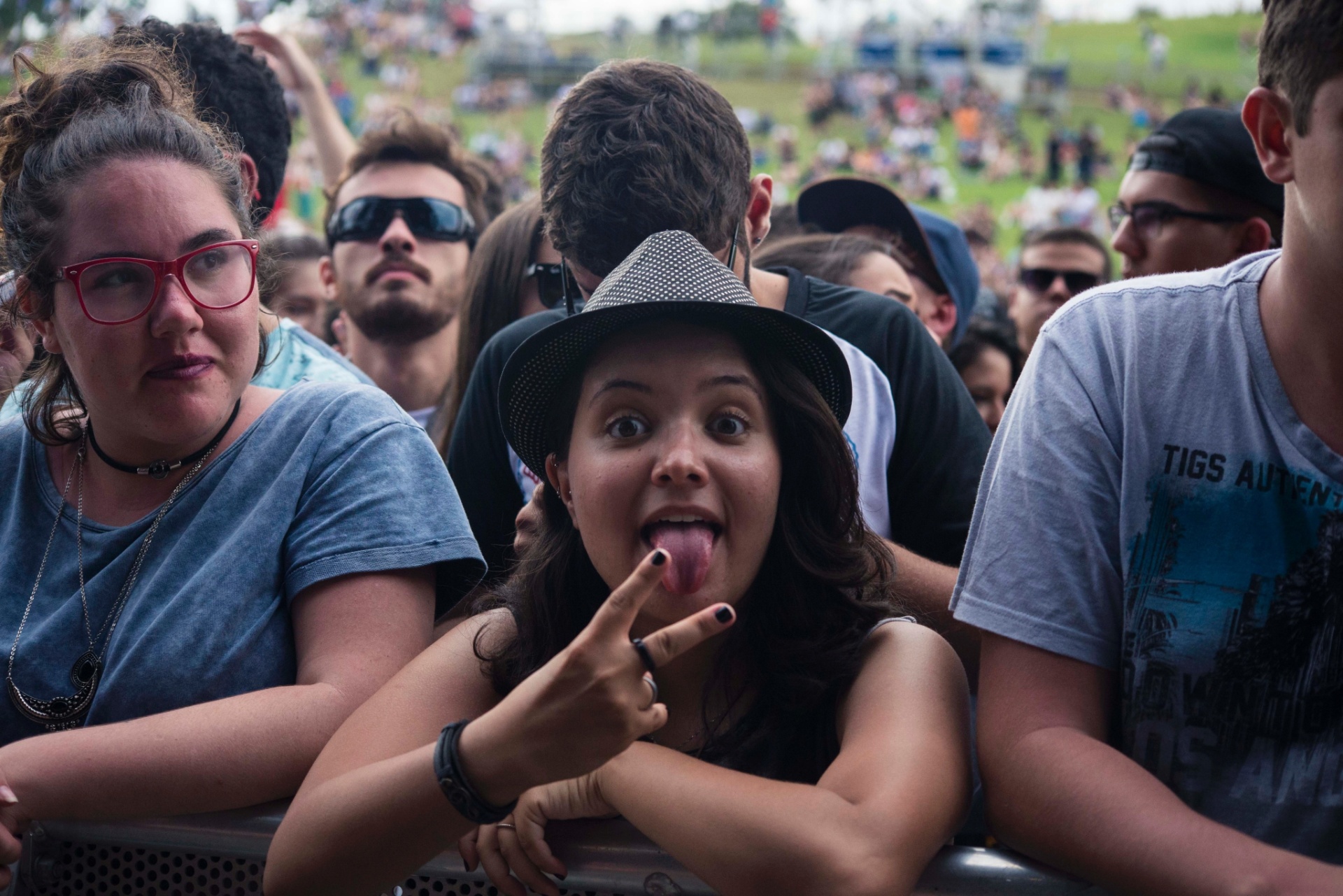 12.mar.2016 - Fãs curtem o primeiro dia de shows do Lollapalooza Brasil 2016 - Rafael Roncato/UOL