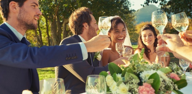 Padrinhos de casamento não precisam ajudar no casório, mas devem estar disponíveis - Getty Images