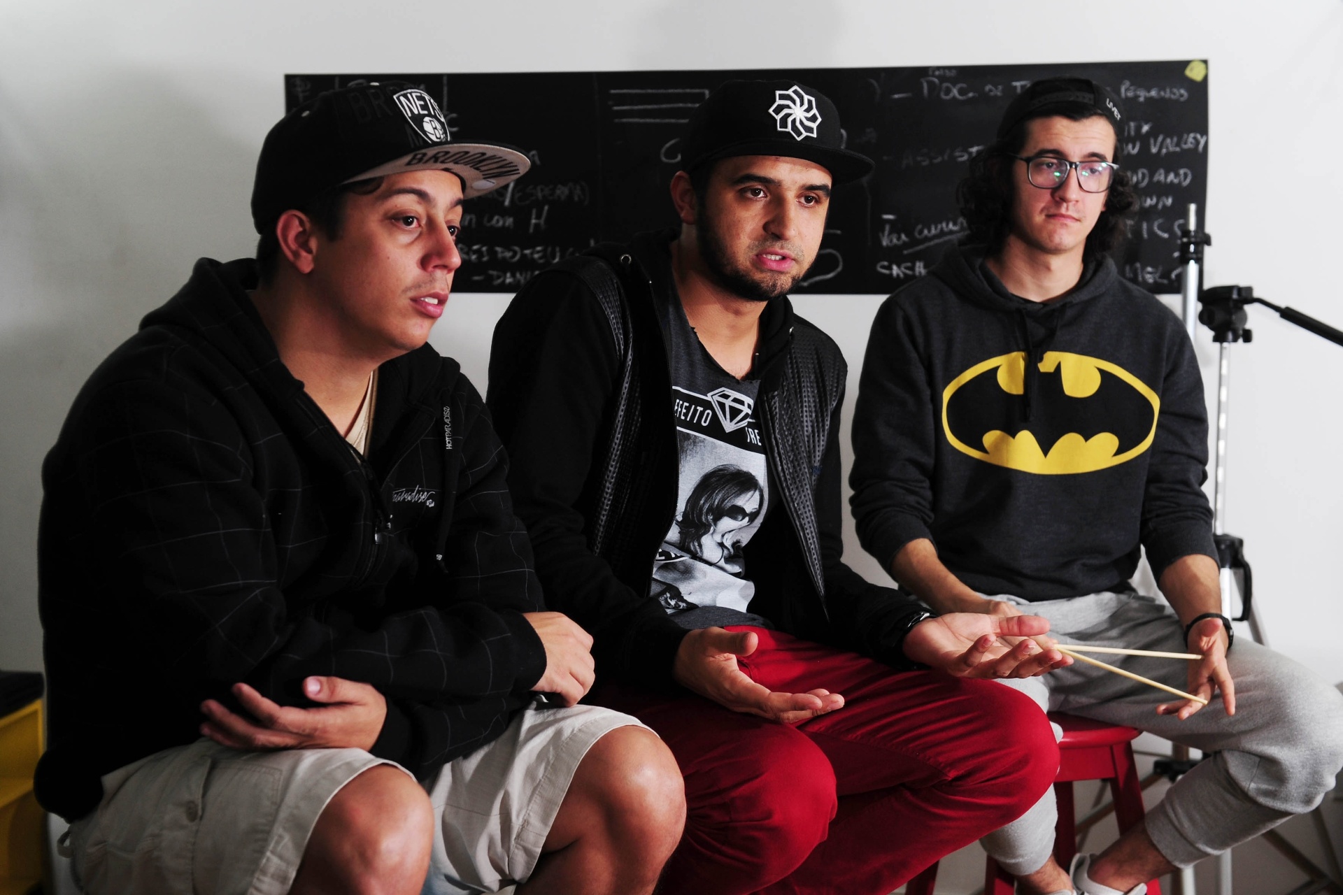 Um quadro negro pendurado na parede da sala de estar fica repleto de lembretes e ideias - Junior Lago/UOL