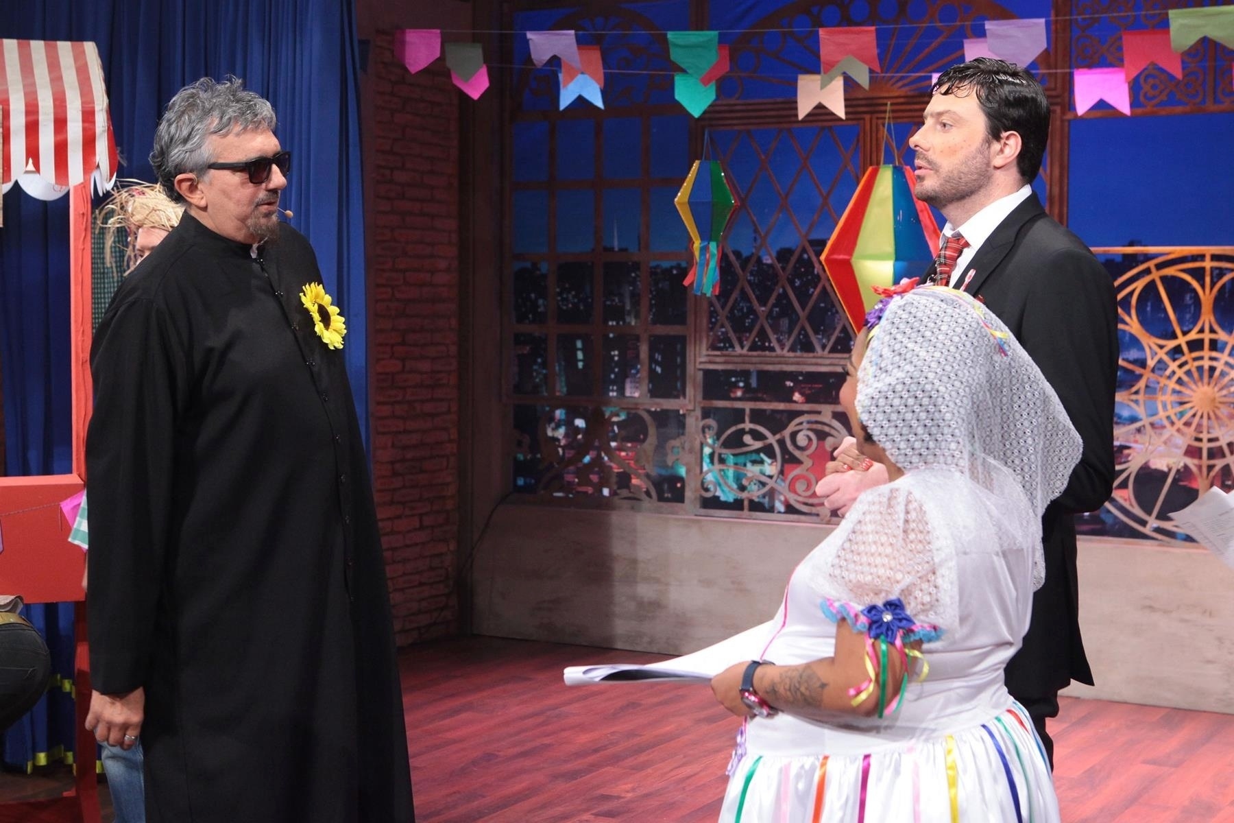 Danilo Gentili entra no clima de festa junina e transforma seu talk show, no SBT, em arraiá no programa que vai ao ar nesta quinta-feira (23) - Leonardo Nones/SBT