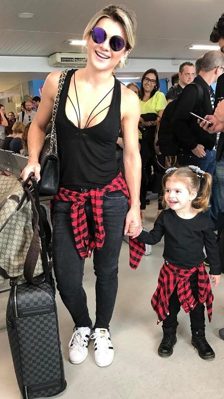 Mirella Santos e a filha, Valentina, posam com looks parecidos - Reprodução/Instagram/oceara