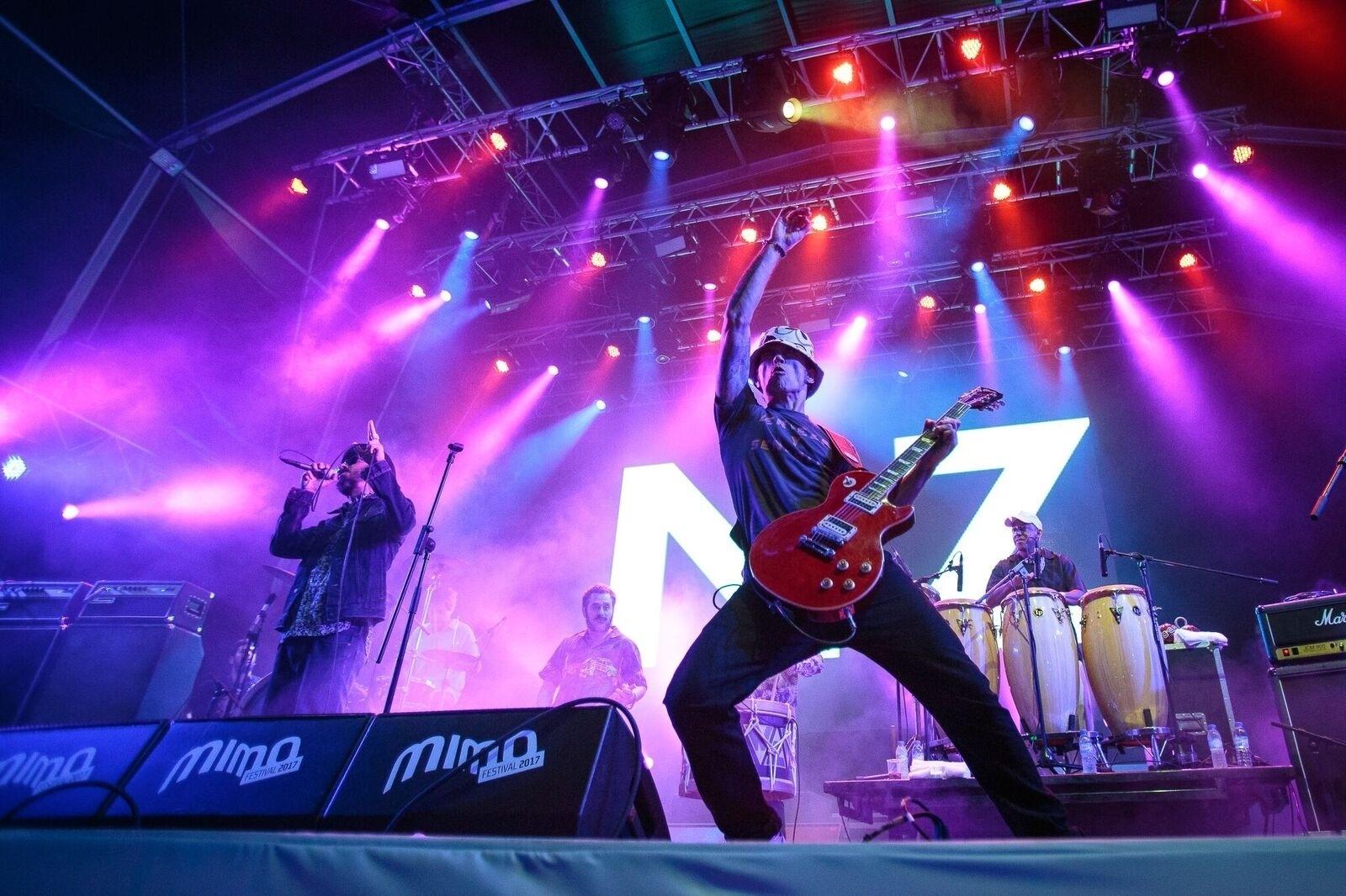 Integrantes da Nação Zumbi embalam o público do Mimo Festival Amarante, em Portugal - Divulgação/Mimo Festival