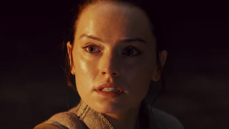 A atriz Daisy Ridley, que interpreta Rey, protagonista da terceira trilogia de "Star Wars" - Reprodução