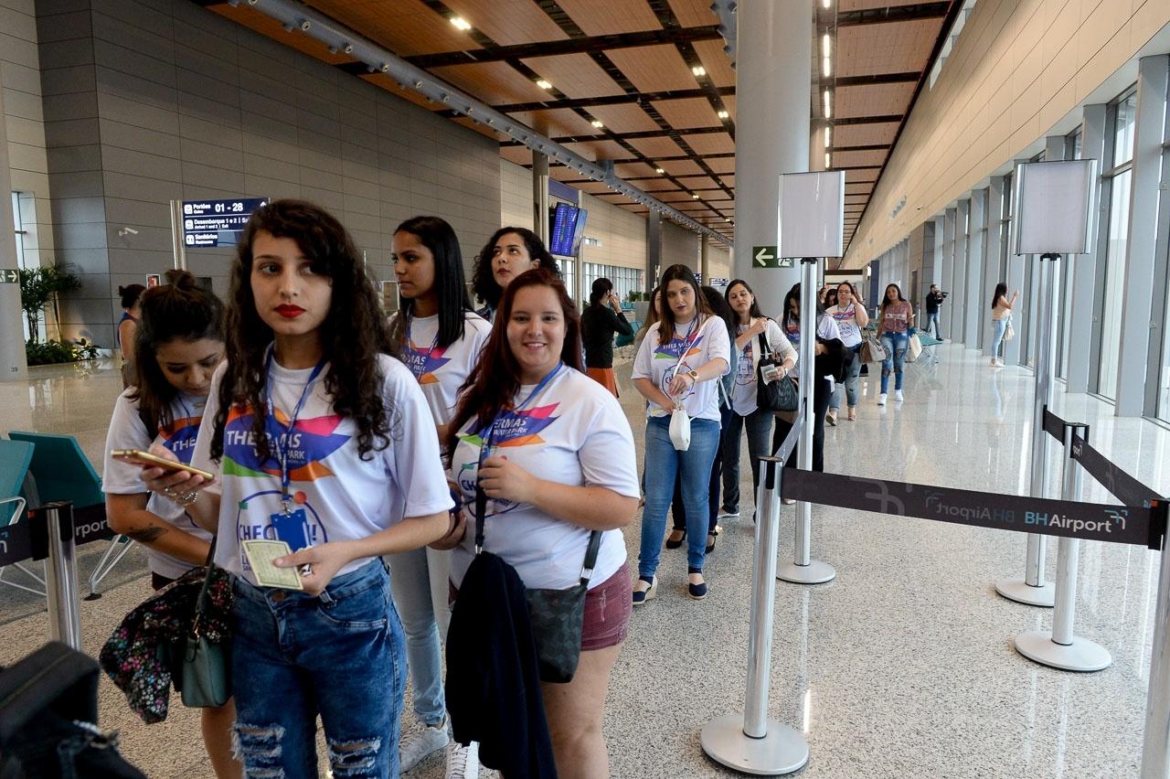 Luan Santana faz pocket show em avião - Francisco Cepeda/Ag News