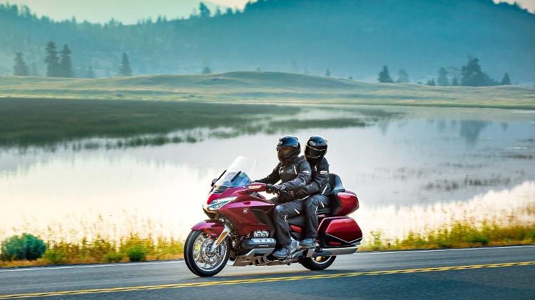 Mundo das motocicletas - Página 13 Honda-gold-wing-tour-1515008780434_v2_750x421