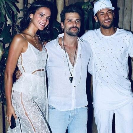 Bruno Gagliasso posa ao lado de Bruna Marquezine e Neymar - Reprodução/Instagram