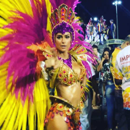 Thaila Ayala durante desfile da Grande Rio - Reprodução/Instagram/thailaayala
