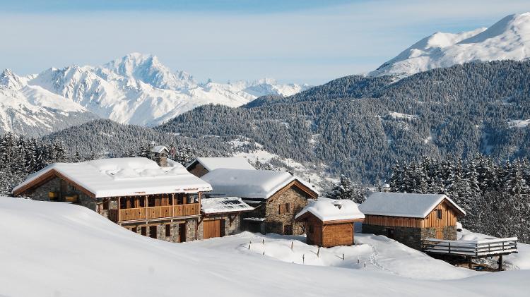 Chalés de madeira entre campos nevados em Méribel - Divulgação/Méribel - Divulgação/Méribel