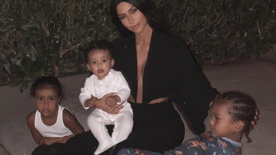 Kim Kardashian com os filhos, North, Chicago e Saint - Reprodução/Instagram