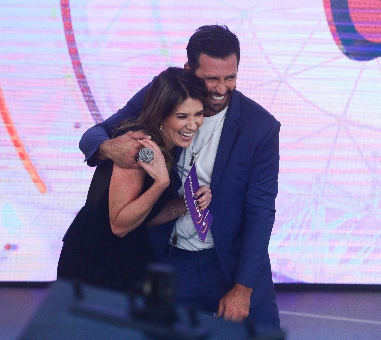 Patricia Abravanel "empurra" Henri Castelli para a irmã, Rebeca Abravanel - Francisco Cepeda/AgNews