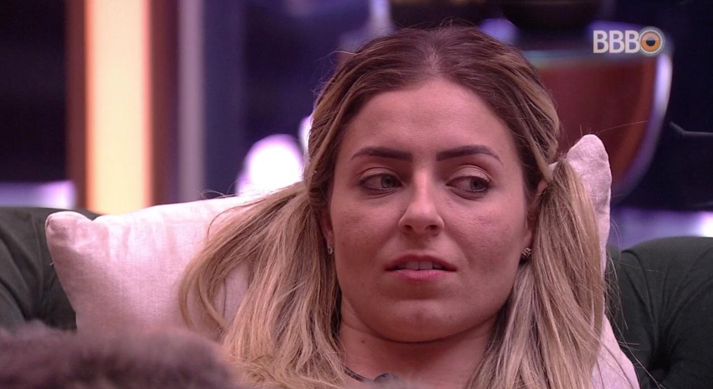 Paula conversa com Diego na sala do "BBB19" - Reprodução/GloboPlay