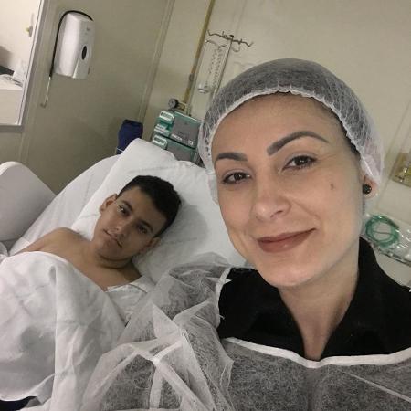 Andressa Urach no hospital com o filho Arthur - Reprodução/Instagram
