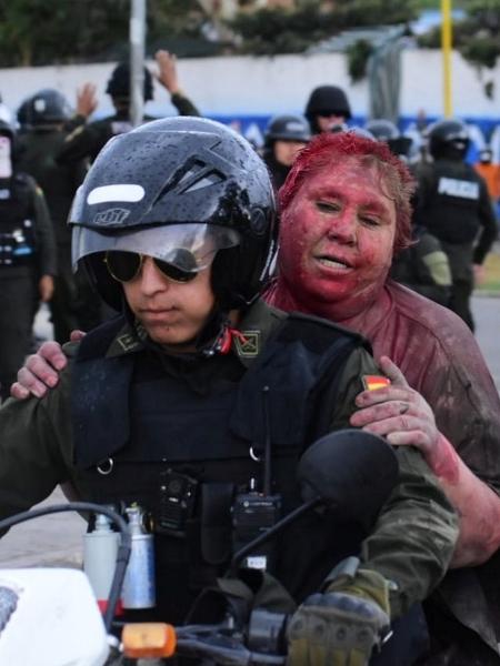 Prefeita boliviana Patricia Arce teve cabelo cortado à força por manifestantes - Daniel James / LOS TIEMPOS BOLIVIA / via REUTERS
