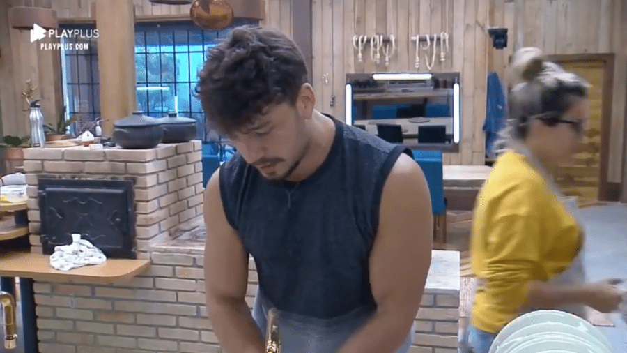 Lucas fala sobre desgaste emocional dentro do confinamento - Reprodução/PlayPlus