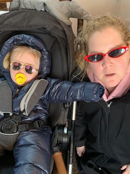 Amy Schumer em foto divertida ao lado do filho, Gene - Reprodução/Instagram
