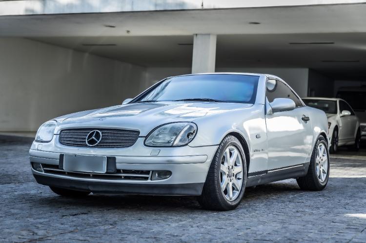 Mercedes SLK 230 1998 também foi passado adiante; conversível perdeu capota retrátil por ser blindado