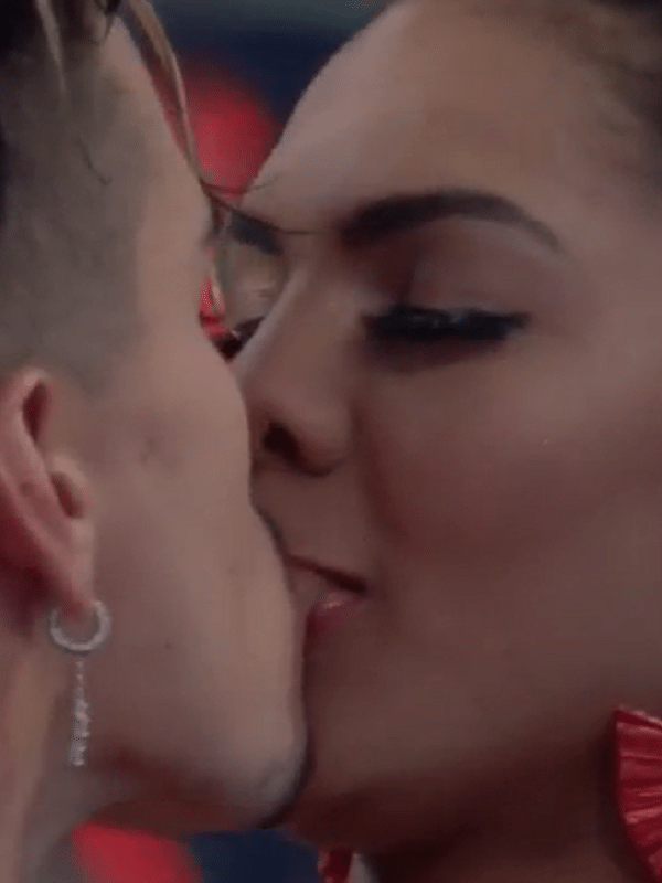 Beijaço de Biel e Tays Reis na festa shippados de "A Fazenda 2020"