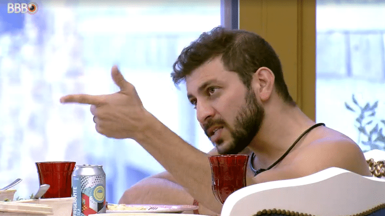 BBB 21: Caio em conversa com Pocah e Arthur no quarto do líder - Reprodução / Globoplay - Reprodução / Globoplay