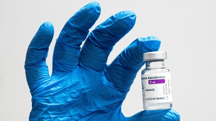 No dia 21 de março, o Brasil recebeu o primeiro lote de 1.022.400 doses de vacinas da AstraZeneca/Oxford contra Covid-19 por meio do Covax Facility - Getty Images/BBC News Brasil