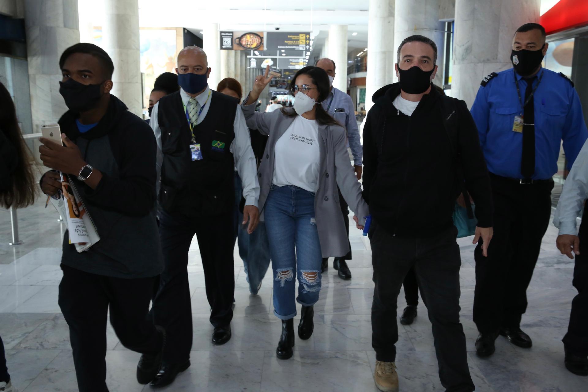 Juliette, campeã do "BBB 21", no aeroporto Santos Dumont, no Rio de Janeiro - ROBERTO FILHO / BRAZIL NEWS