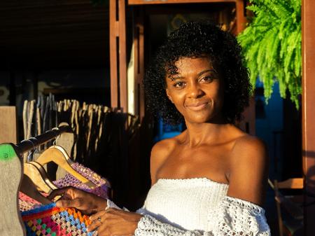 Edivanda da Silva, conhecida como "Vanda do Crochê", mora e trabalha em Jericoacoara (CE) - Hugo Oliveira