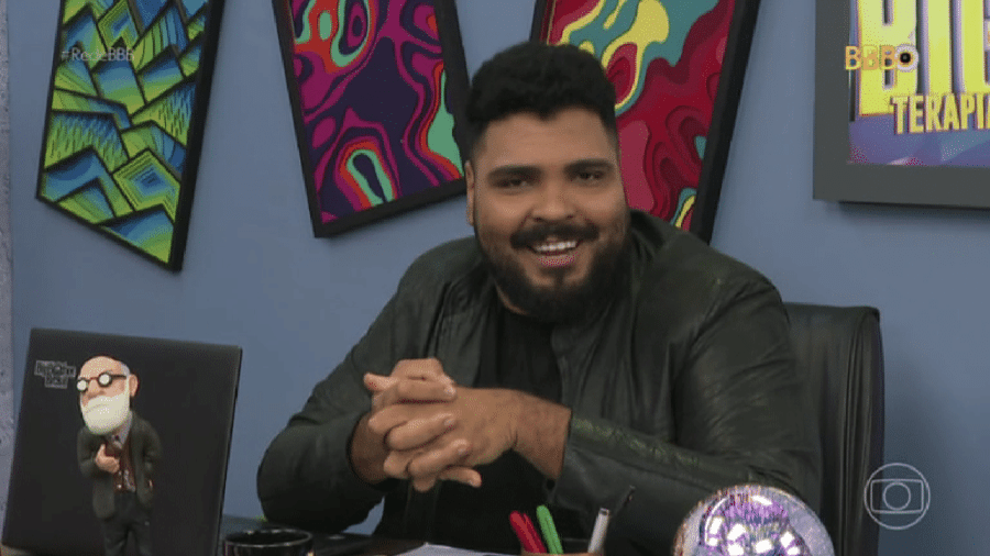 Comediante Paulo Vieira analisa carreira e relação com a Globo