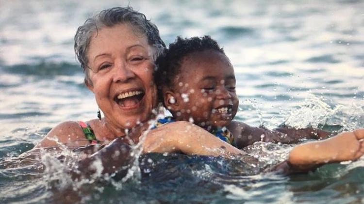 Angela Leal e a neta Julia em foto antiga - Reprodução/Instagram - Reprodução/Instagram