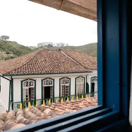casa com varanda e redes em Ouro Preto