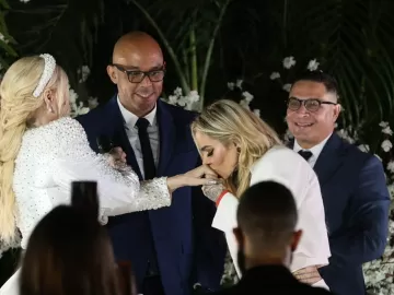 Monique Evans casou em cerimônia evangélica celebrada por pastor gay
