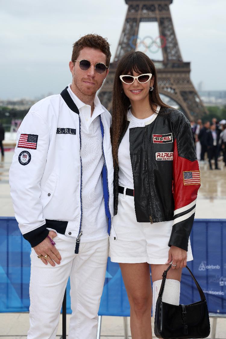 Snowboarder e skatista Shaun White e atriz Nina Dobrev