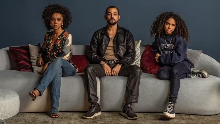 Kênia Bárbara, Eduardo Sterblitch e Gi Fernandes em "Os Outros 2"