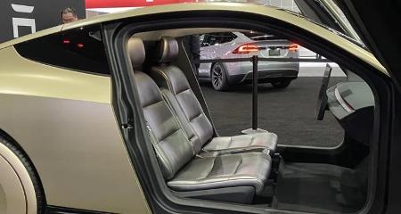 No interior do Tesla, não há volante ou pedais