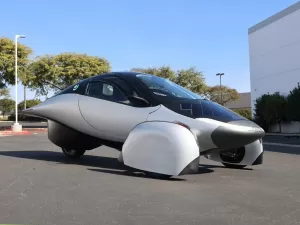 Carro dos Jetsons vira realidade e é movido por energia solar