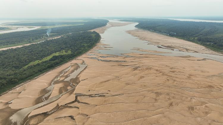 Paisagem do Lago Tefé em setembro de 2024, durante seca histórica Paisagem do Lago Tefé em setembro de 2024, durante seca histórica