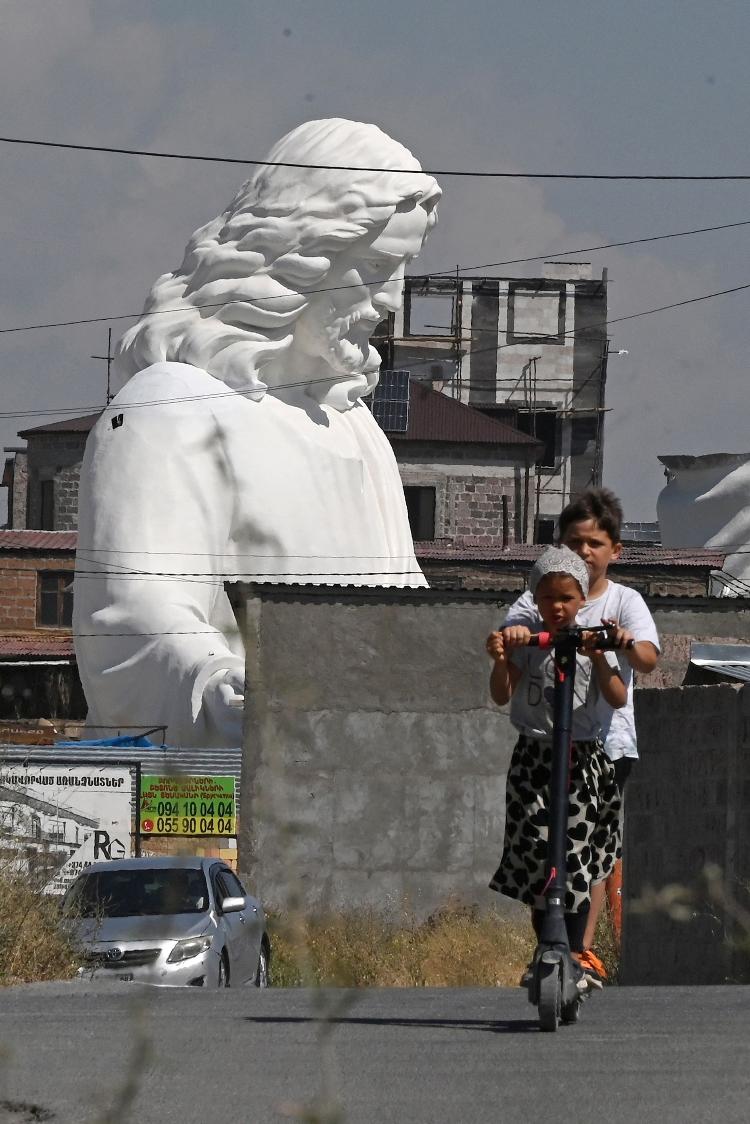 Busto da estátua de Jesus Cristo, em Yerevan, Armênia
