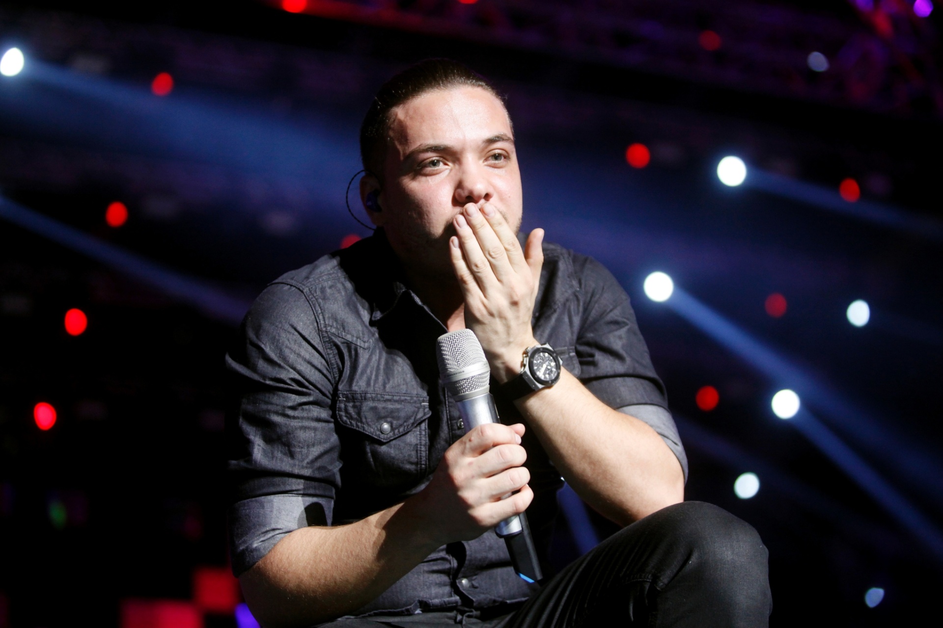 19.set.2015 - Wesley Safadão manda beijo para o público. O cantor se apresenta no Villa Mix Festival, na Arena Ahembi, em São Paulo. O evento contou com atrações como Israel Novaes e  Guilherme e Santiago, Jorge e Mateus, Bruno e Marrone, entre outros - Lucas Lima/UOL