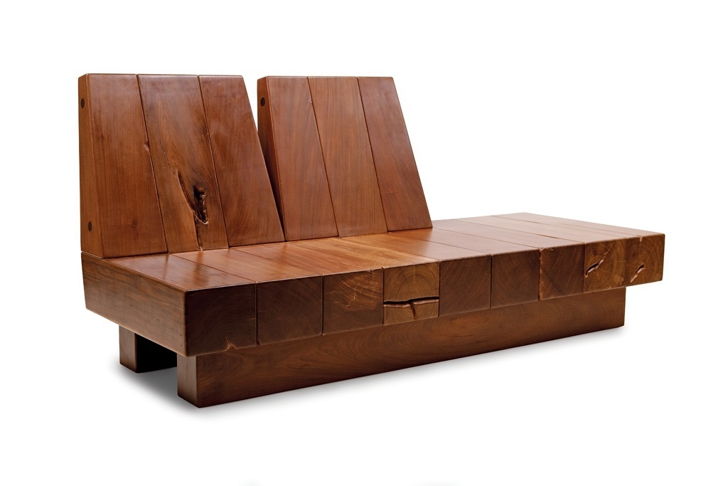 Banco Duplo, construído com ipê-tabaco, é assinado pelo designer Zanini de Zanine e mede 177 cm x 67 cm x 64 cm - Divulgação