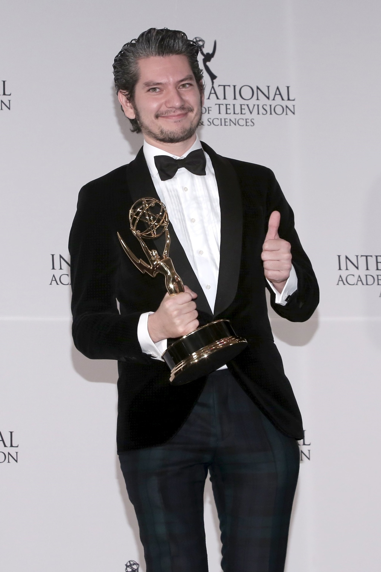23.nov.2015 - O ator holandes Maarten Heijmans ganha o Emmy Internacional na categoria melhor ator - Andrew Kelly /Reuters