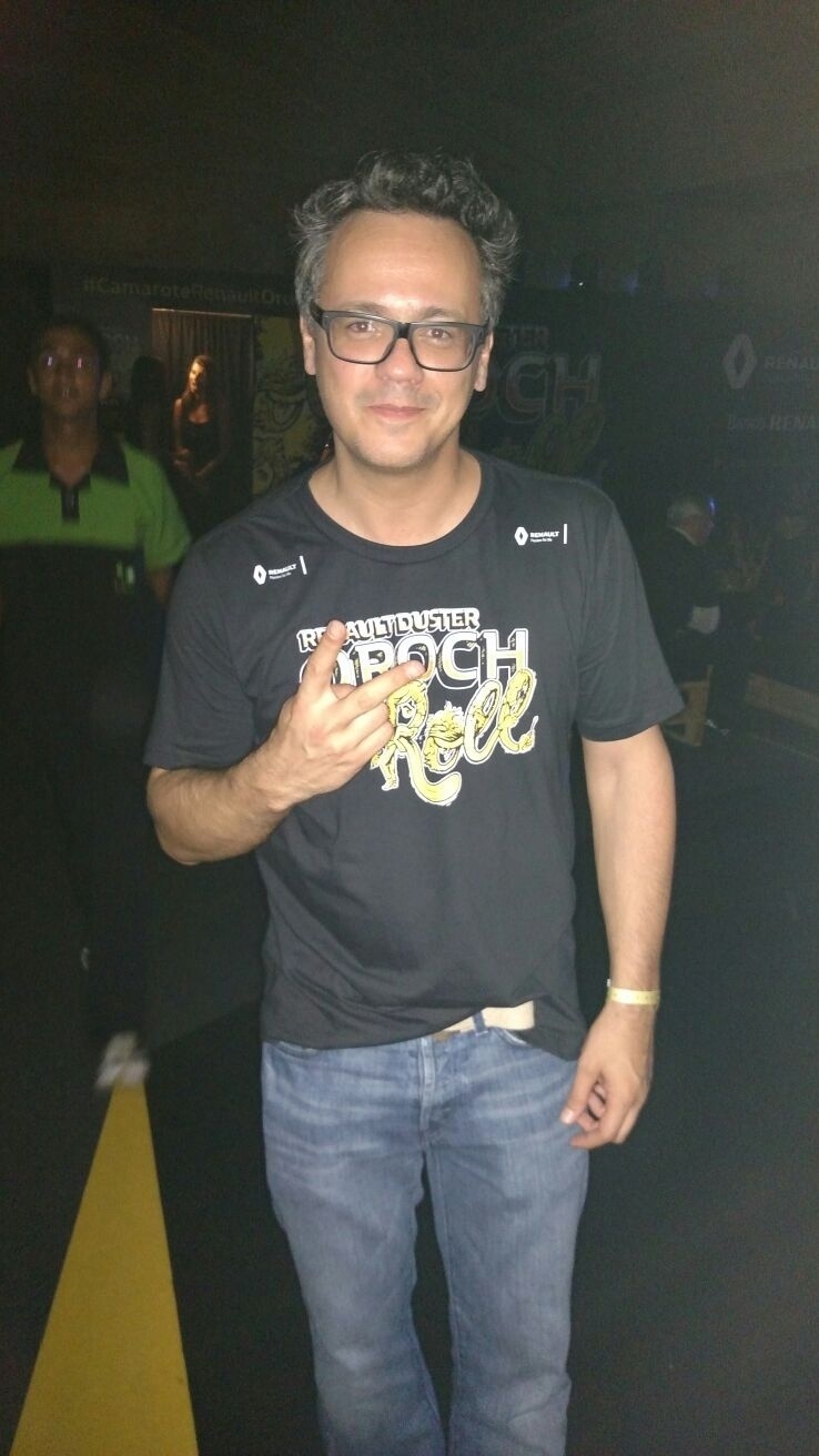 24.fev.2016 - Danton Mello também compareceu a camarote em hotel para curtir o show dos Rolling Stones em São Paulo: "Adoro os Stones, estou curtindo muito hoje" - Felipe Abílio/UOL
