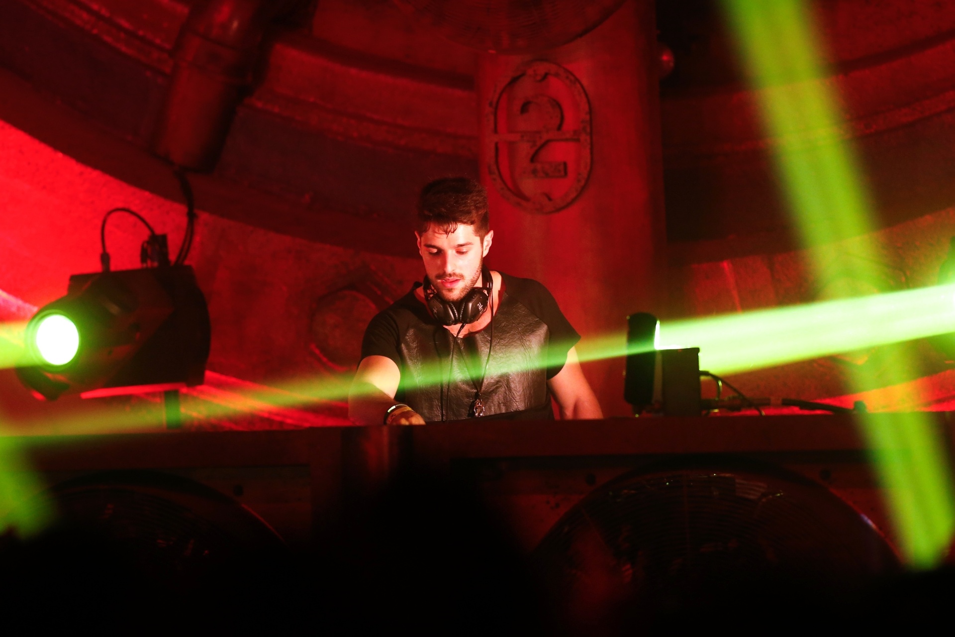 23.abr.2016 - O DJ brasiliense Alok se apresenta no Tomorrowland 2016 - Leonardo Benassatto/Futura Press/Estadão Conteúdo