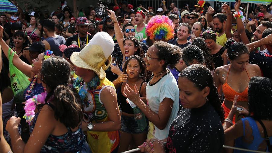 Foliões curtem o carnaval no Bloco Madalena, na Vila Madalena, em São Paulo - Renato S. Cerqueira/Futura Press/Estadão Conteúdo 