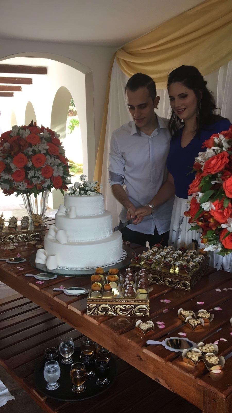 O casamento aconteceu no início da tarde desta quarta-feira (21) em em cartório e depois celebraram a união em um cerimônia para amigos e familiares - Divulgação